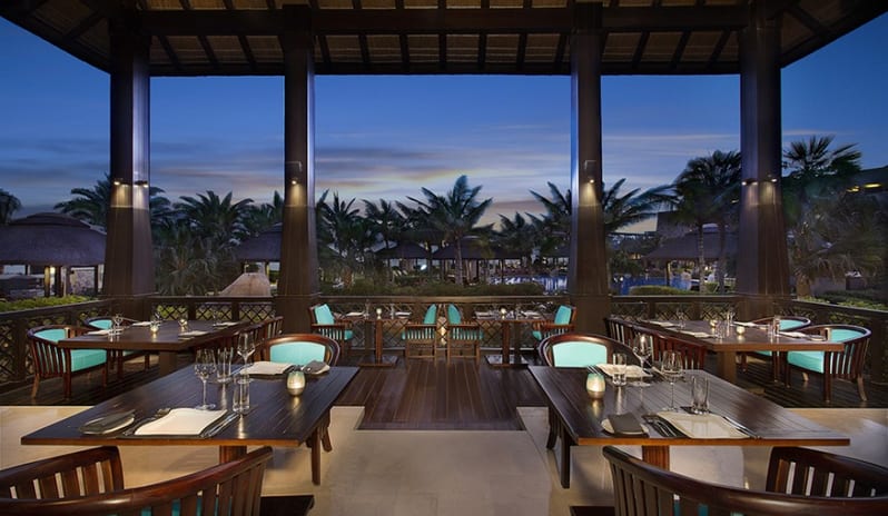 MOANA INTERIOR NIGHT